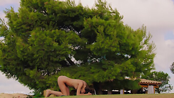 Stunning Alissa Foxy'S Mesmerizing Yoga Performance In High Definition