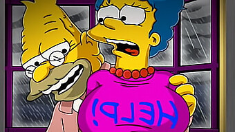 Marge Simpson, La Casalinga Tutta Americana, Viene Scambiata Per Una Prostituta Dal Suo Anziano Vicino A Causa Del Suo Abbigliamento Rivelatore.Mentre Suo Marito Homer È Fuori Al Lavoro, Si Trova In Un Incontro Selvaggio Mentre Il Vicino La Prende In Ogni Buco, Esplorando I Suoi Spazi Stretti In Uno Scenario A Tema Bdsm.Questa Parodia Hentai Animata, Basata Su Un Romanzo A Fumetti E Visivo, Mostra Il Feticismo Tabù Del Cazzo, Mescolando Anche Elementi Di Anime E Giocattoli.