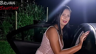 Encontro selvagem de Bruna com um estranho bem dotado no estacionamento do Lust Club